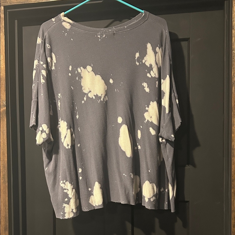 Gilded Intent Gray and Cream Short Sleeve Top - Picture 3 of 3